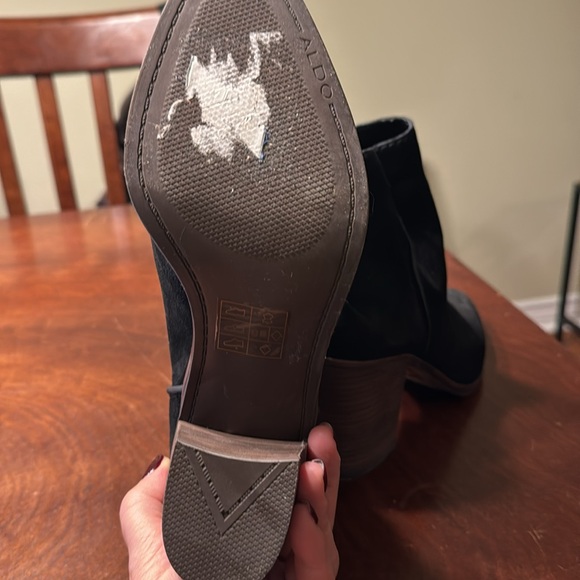 Black suede Aldo booties - Picture 3 of 10